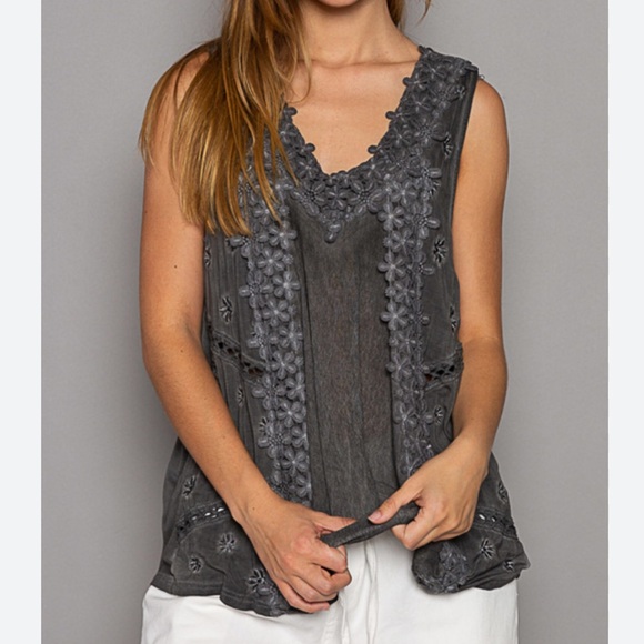 POL APPLIQUÉ EMBROIDERED SLEEVELESS V NECK BOHO BLOUSE TANK GRAY WASHED SZ LG - Picture 1 of 11
